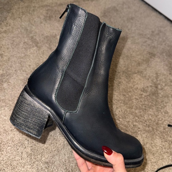 Free People Essential Chelsea Boots - Black Leather Ankle Boots - Picture 3 of 9